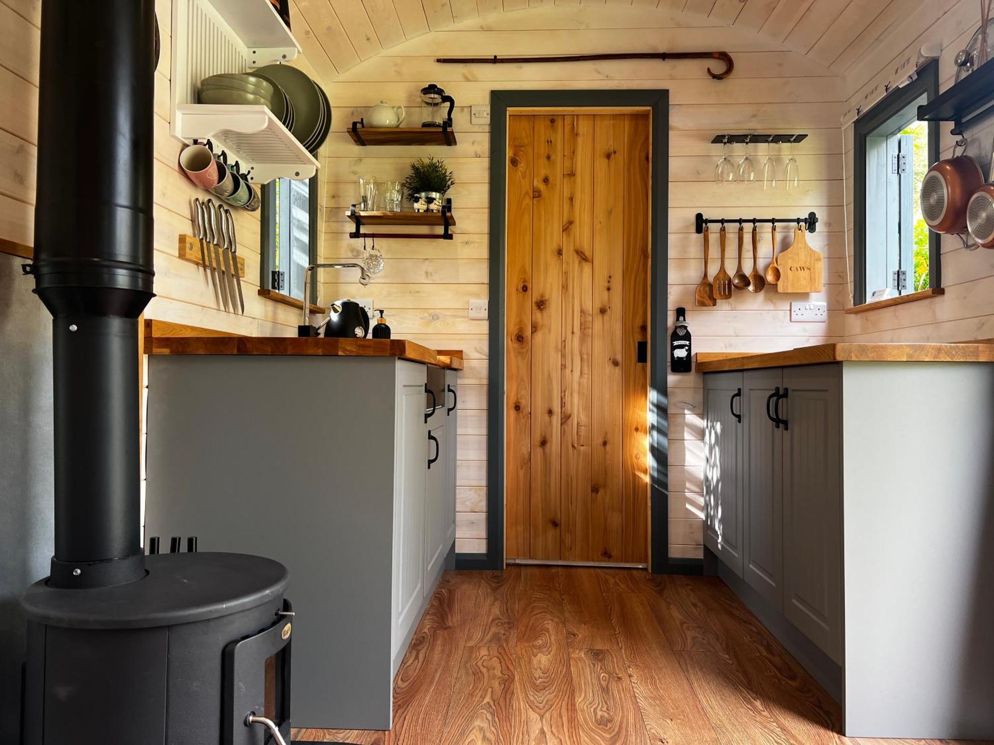 Mountain View Shepherd'S Hut For 2 Adults, 1 Dog Villa Llangoed Exterior photo