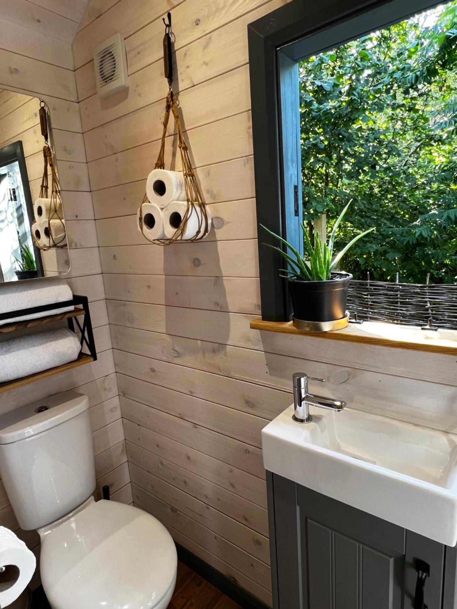 Mountain View Shepherd'S Hut For 2 Adults, 1 Dog Villa Llangoed Exterior photo