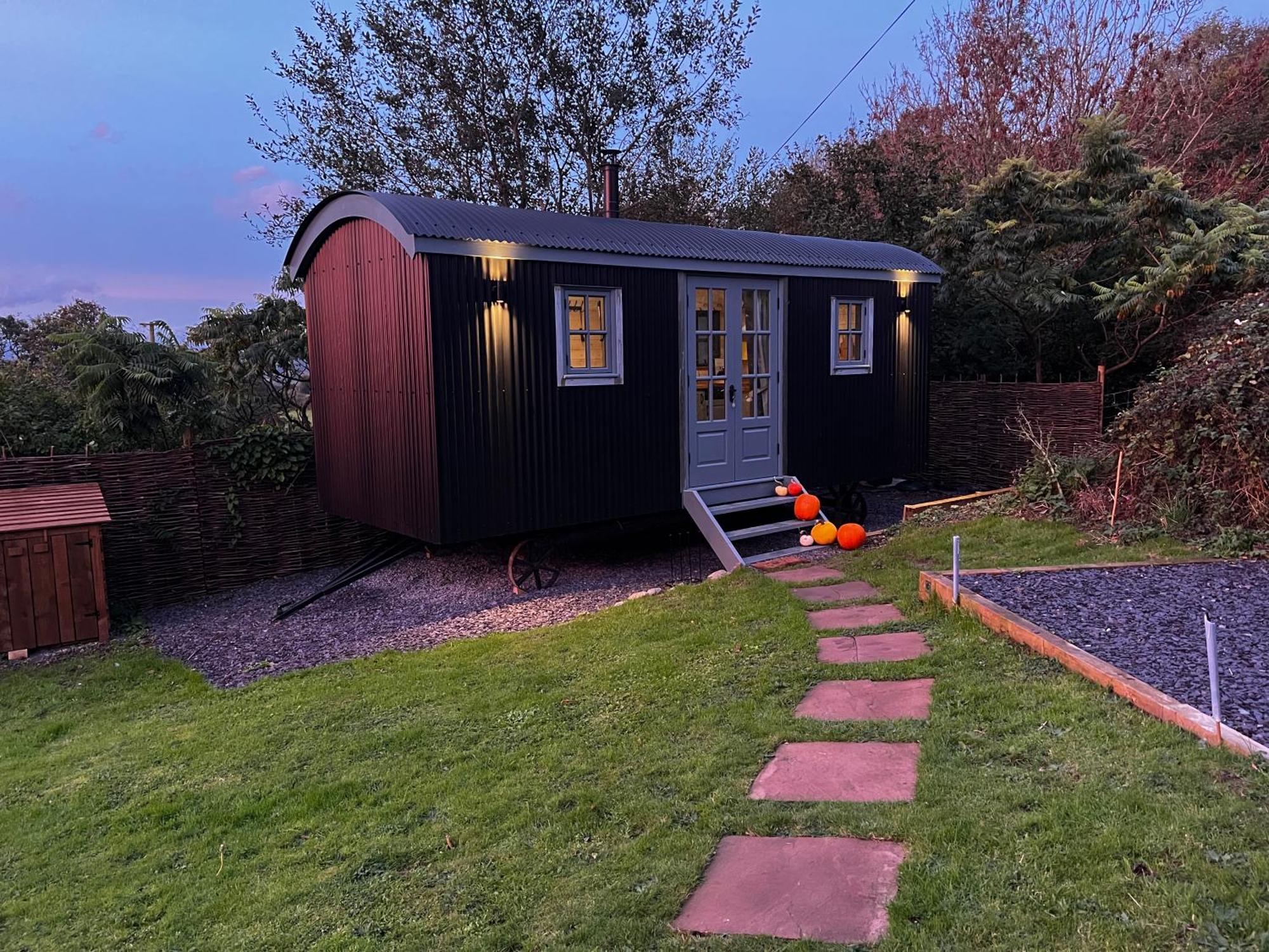 Mountain View Shepherd'S Hut For 2 Adults, 1 Dog Villa Llangoed Exterior photo