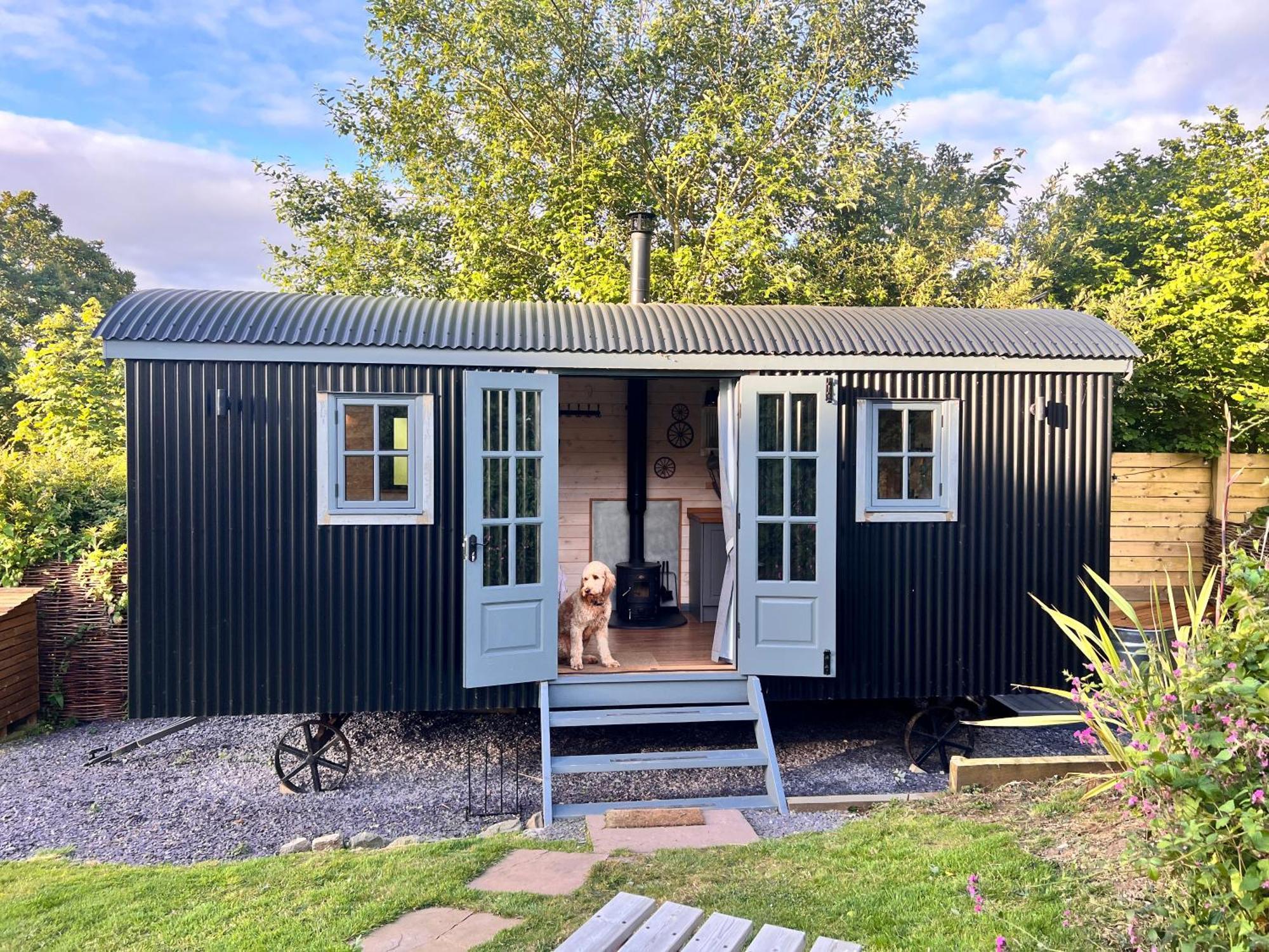 Mountain View Shepherd'S Hut For 2 Adults, 1 Dog Villa Llangoed Exterior photo